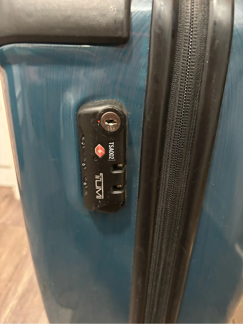 Tumi Vapor 21 in Continental Carry-On Hardcase Spinner Luggage Dark Teal *AS IS*